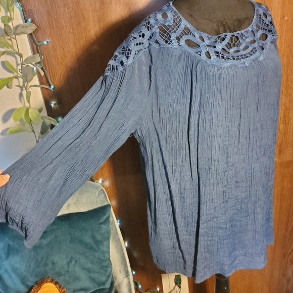 Zac and Rachel White and Blue Peasant Blouse with Lace - Picture 15 of 15